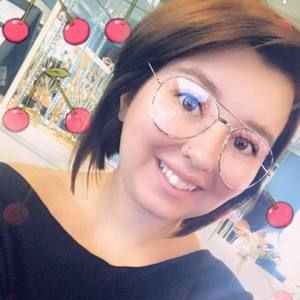 Meet your Posher, Caitlin